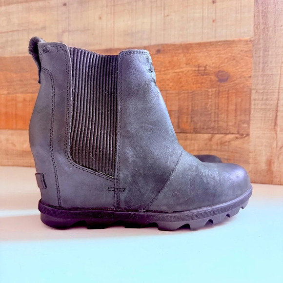 Sorel Joan of Arctic Wedged Chelsea Boots - Picture 2 of 8